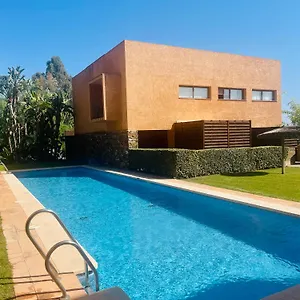 preciosa-casa-de-diseo-valle-del-este-golf-resort-ideal.es-andalucia.com/